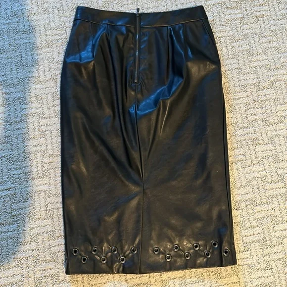 Carine Roitfeld for Uniqlo Faux Leather Pencil skirt studs at the bottom size 2 - Picture 4 of 15